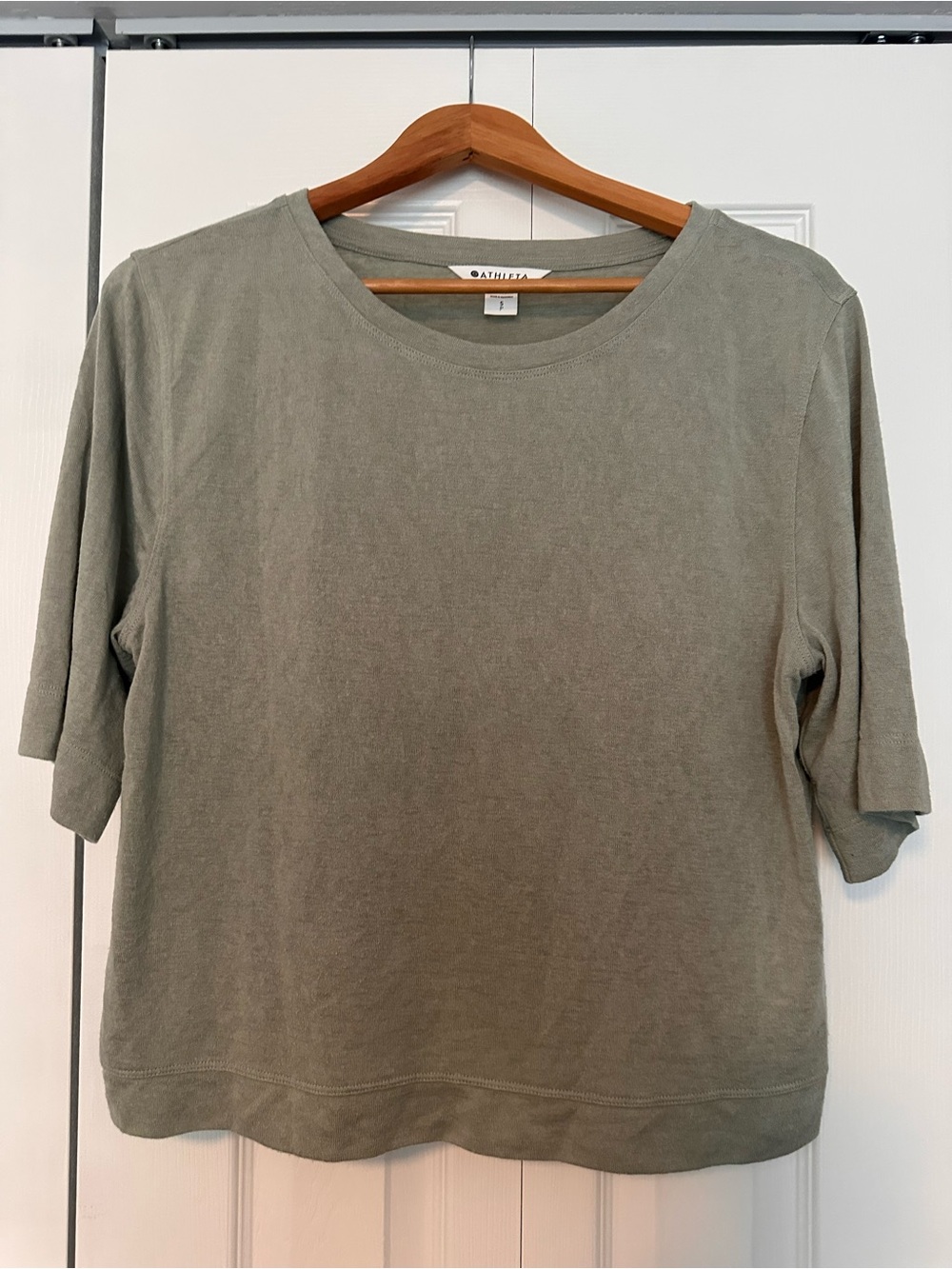 Athleta Women's Olive Green Breezy Tee